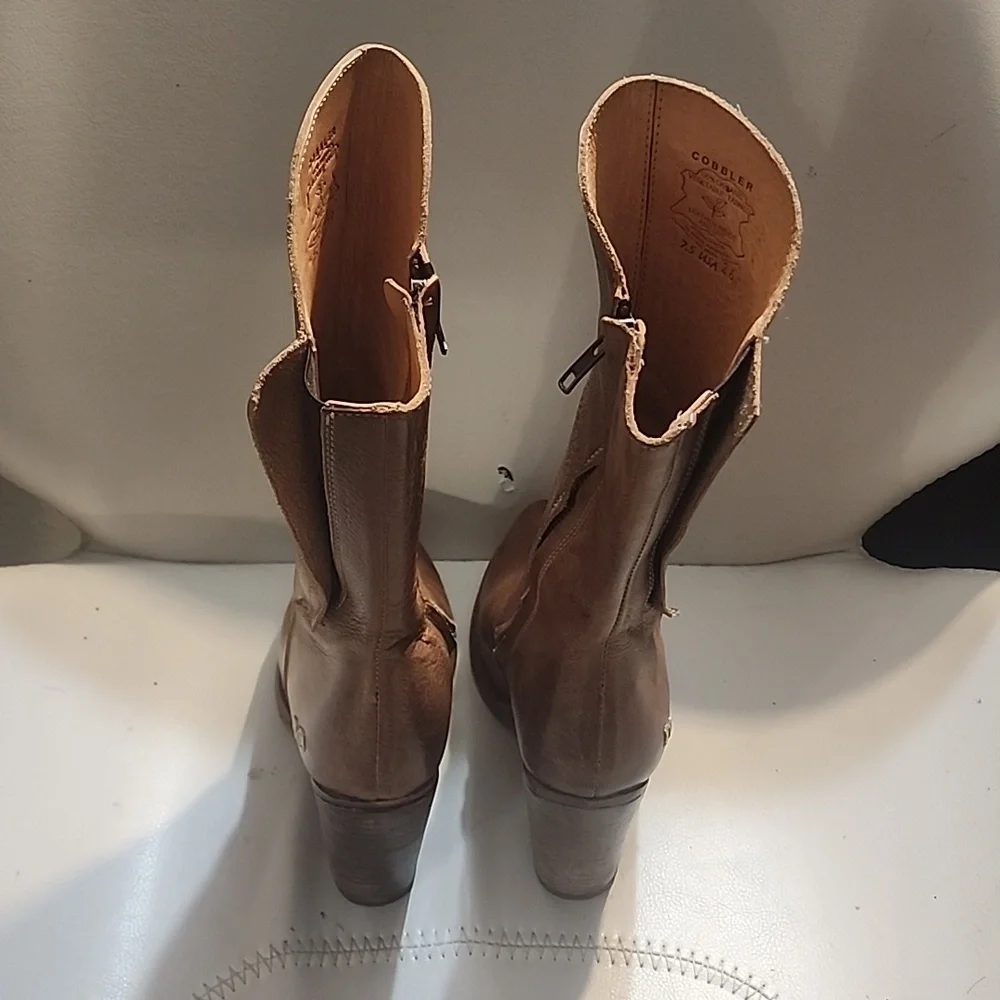 Boots - Picture 4 of 12